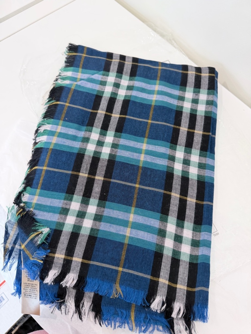 New Burberry casteford check lightweight scarf 
SZ 143*143cm Color Cyan Blue